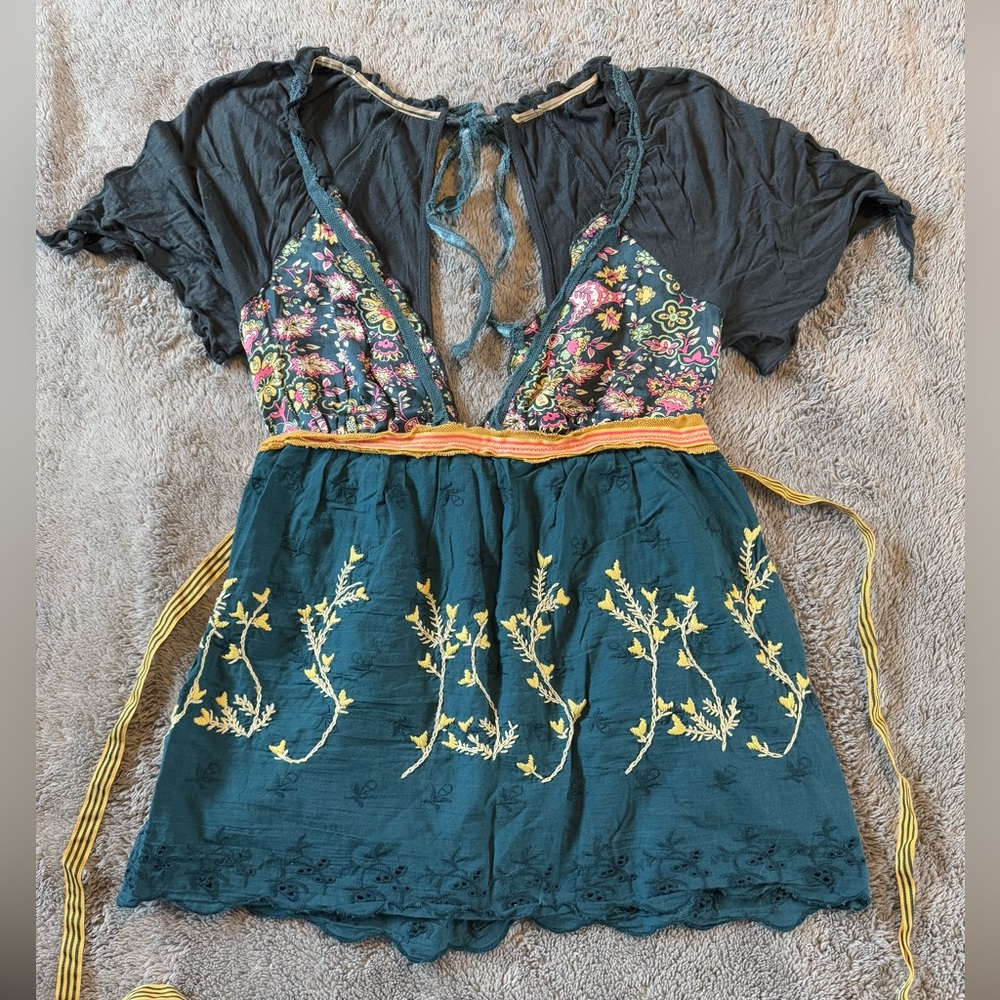 Free people size 2 vintage top